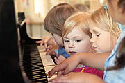 Kinder und Eltern beim Musizieren, Fotos (c) Sonja Spitzer und Marlies Musiziert